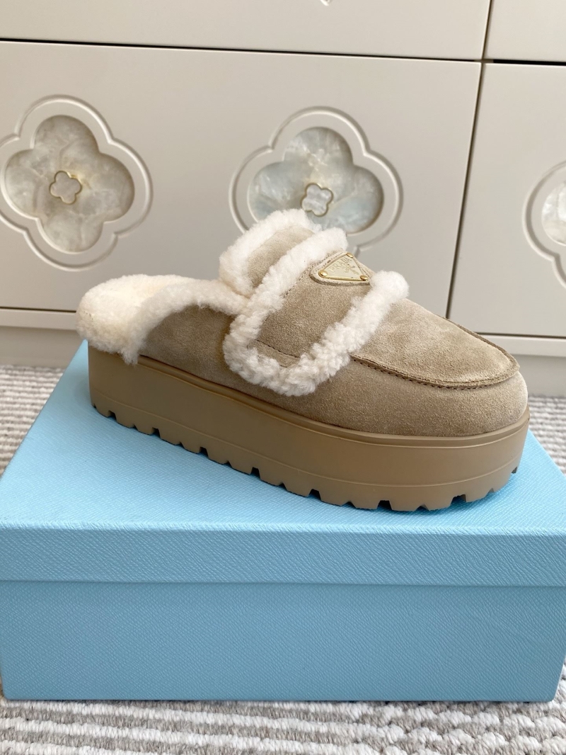 Pra*a slippers